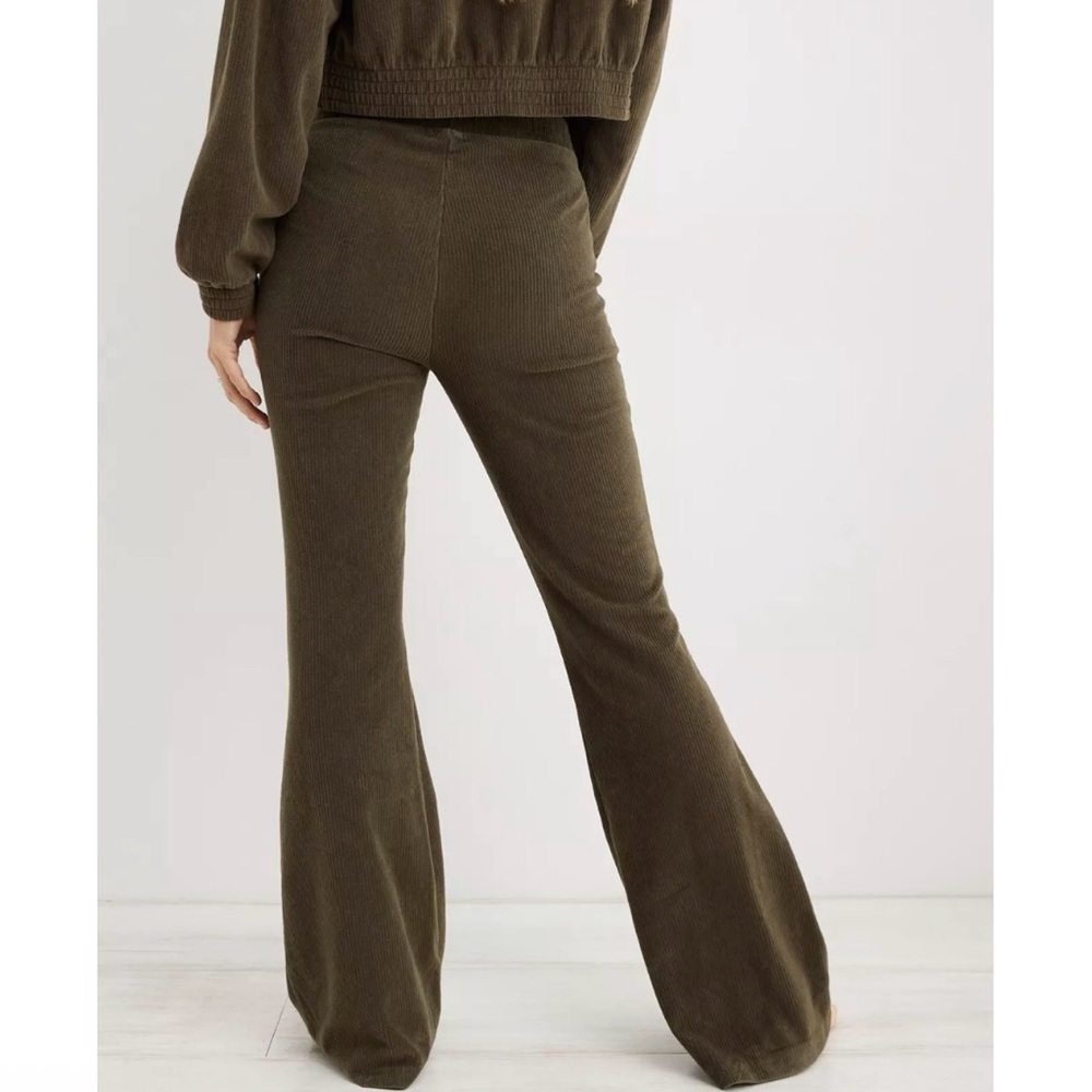 Aerie Groove-On Rib Velour Flare Olive Green Pull-On Pants Size Large Short - Picture 2 of 8